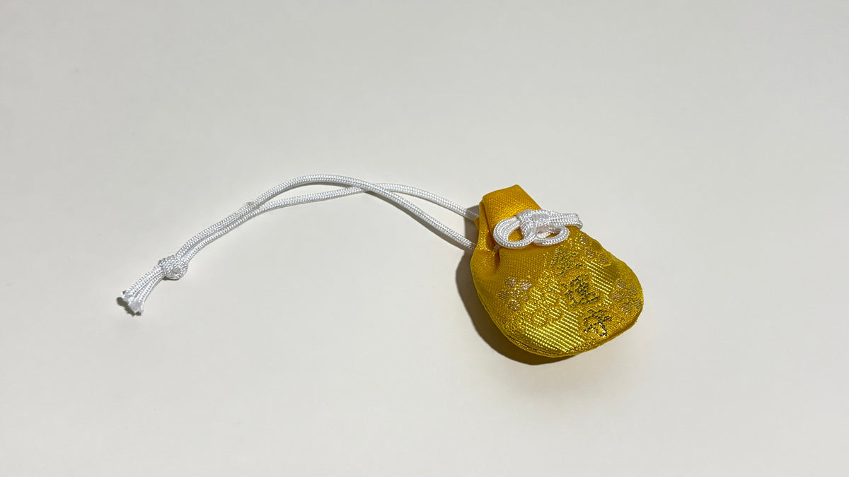Schreintalisman (O-Mamori) "Frieden" gelb